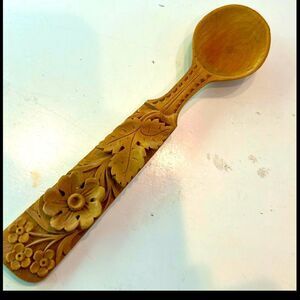 Vtg 9” German Black Forest Folk Art Hand Carved Wood Spoon flower Leaves